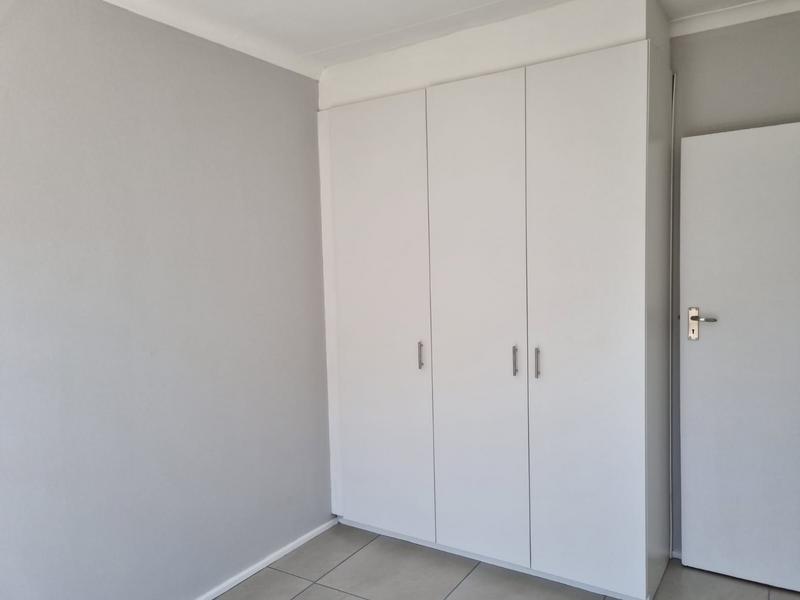 To Let 2 Bedroom Property for Rent in Oakglen Western Cape